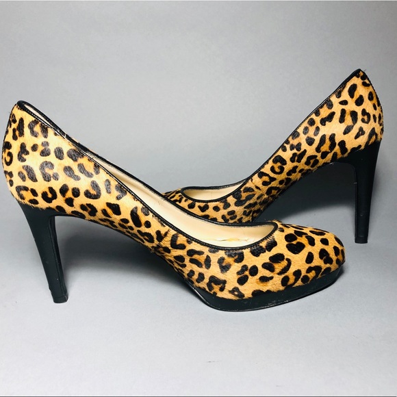 ✨HP✨ Leopard Brown Patent Pumps. - Picture 2 of 6